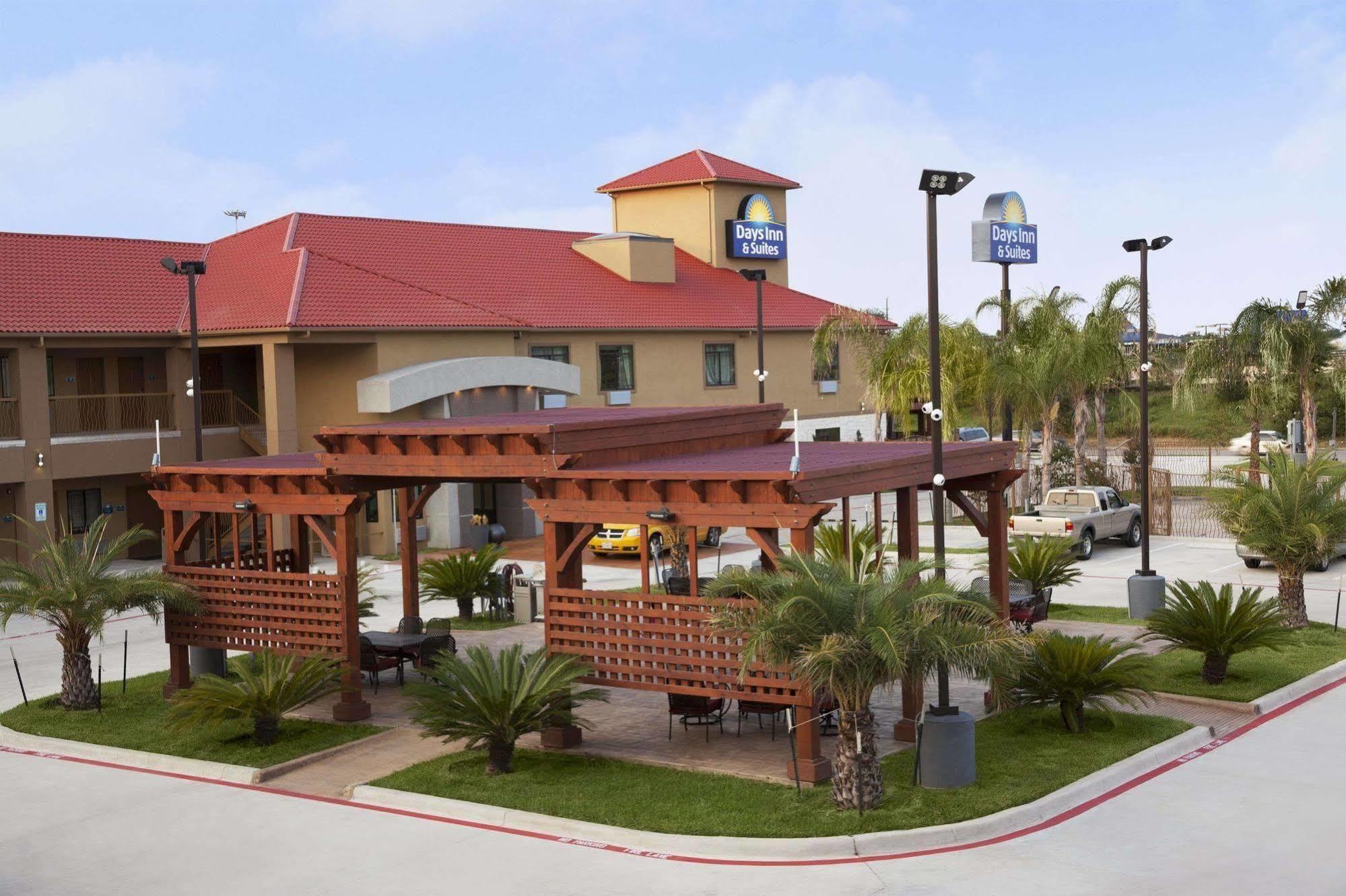 Days Inn & Suites By Wyndham Houston North-Spring Westfield Zewnętrze zdjęcie